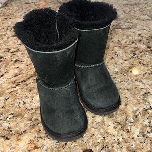 SZ 9 BLACK LITTLE GIRL UGGS. IN GREAT SHAPE.